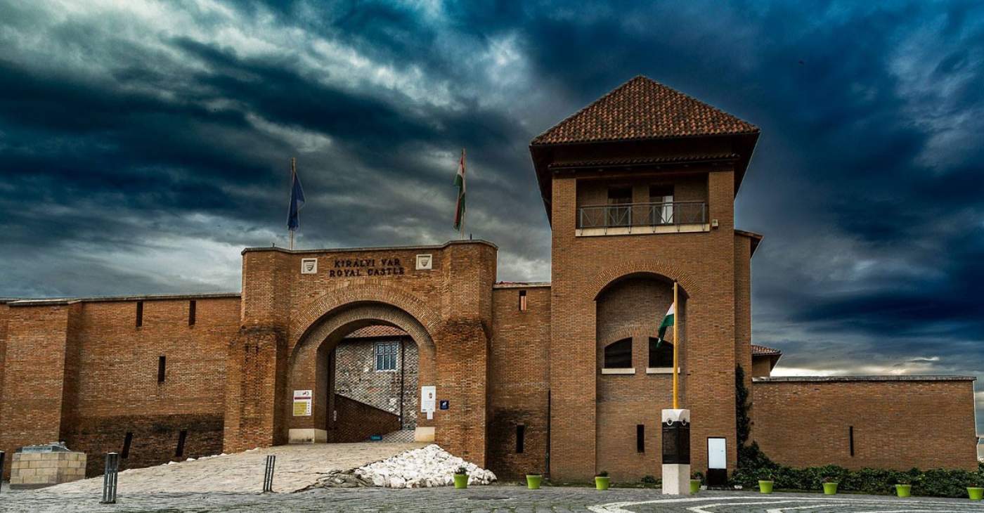 Otthon az esztergomi várban